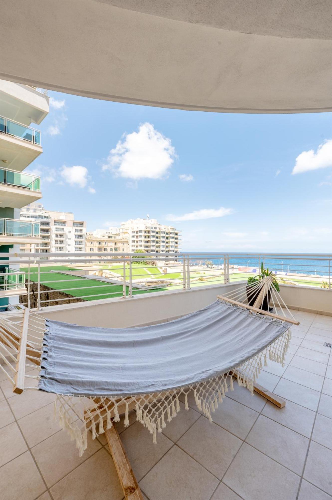 Luxury Shared Apt W Sea View & Sunrise In *